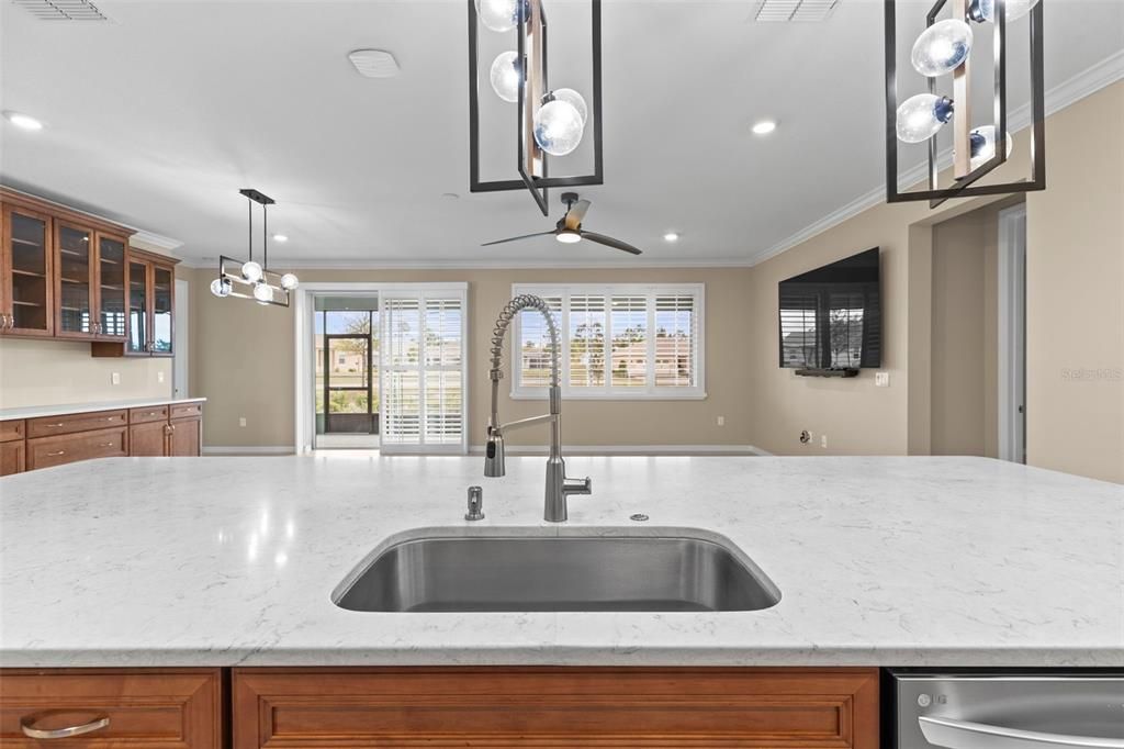 En Venta: $449,999 (3 camas, 3 baños, 2703 Pies cuadrados)