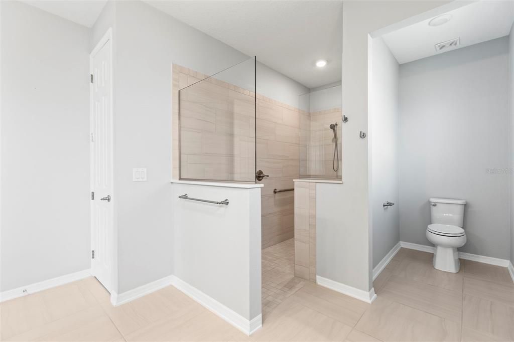 En Venta: $449,999 (3 camas, 3 baños, 2703 Pies cuadrados)