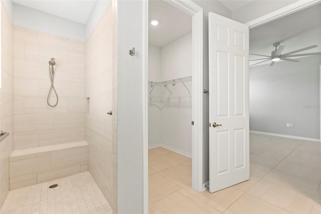 En Venta: $449,999 (3 camas, 3 baños, 2703 Pies cuadrados)