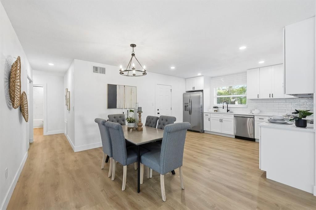 待售: $599,900 (3 贝兹, 2 浴室, 1727 平方英尺)