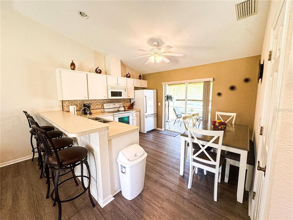For Sale: $134,900 (2 beds, 2 baths, 874 Square Feet)