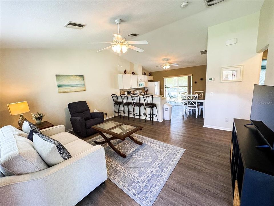 For Sale: $134,900 (2 beds, 2 baths, 874 Square Feet)