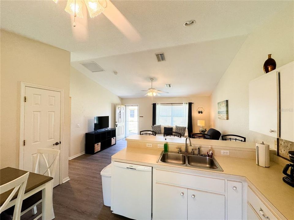 For Sale: $134,900 (2 beds, 2 baths, 874 Square Feet)