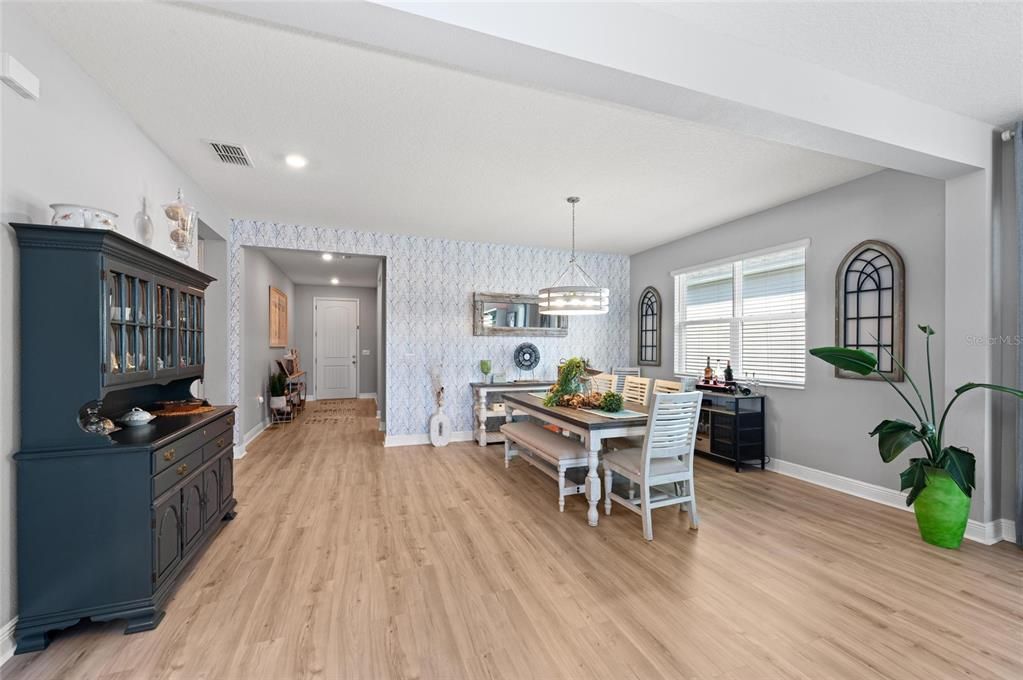 En Venta: $665,000 (4 camas, 3 baños, 2340 Pies cuadrados)