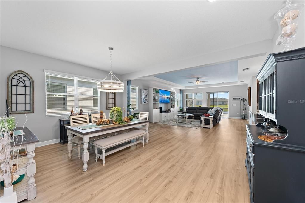 En Venta: $665,000 (4 camas, 3 baños, 2340 Pies cuadrados)