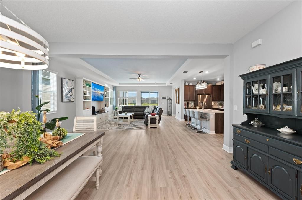 En Venta: $665,000 (4 camas, 3 baños, 2340 Pies cuadrados)