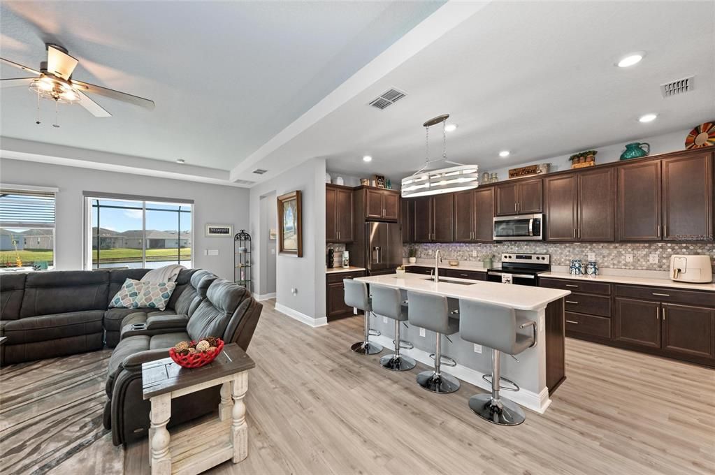 En Venta: $665,000 (4 camas, 3 baños, 2340 Pies cuadrados)