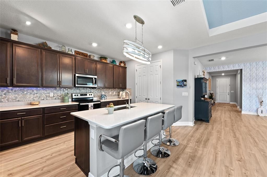 En Venta: $665,000 (4 camas, 3 baños, 2340 Pies cuadrados)