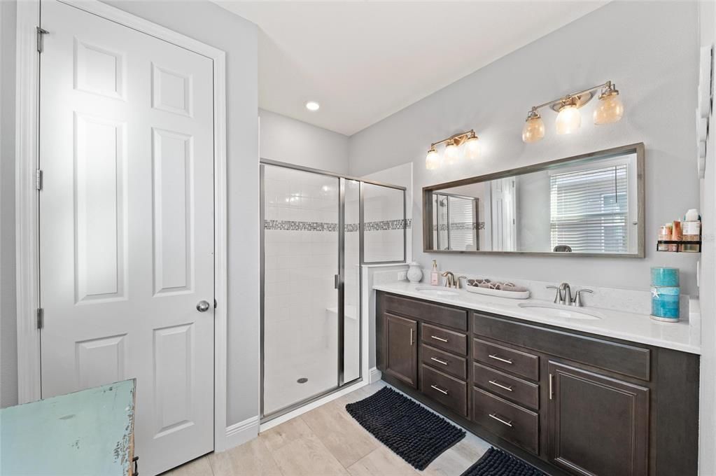 En Venta: $665,000 (4 camas, 3 baños, 2340 Pies cuadrados)