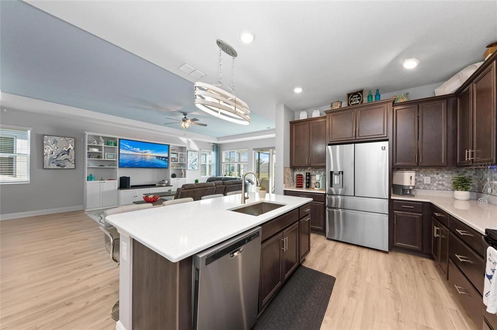 En Venta: $665,000 (4 camas, 3 baños, 2340 Pies cuadrados)