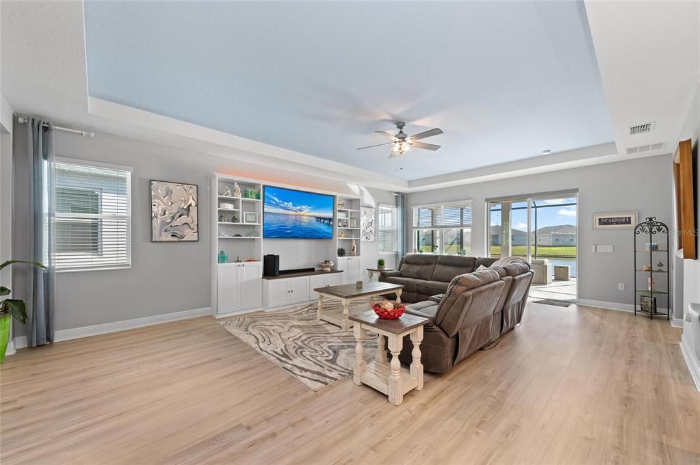 En Venta: $665,000 (4 camas, 3 baños, 2340 Pies cuadrados)