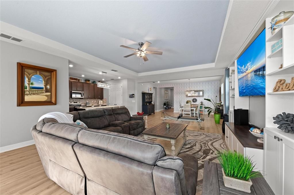 En Venta: $665,000 (4 camas, 3 baños, 2340 Pies cuadrados)