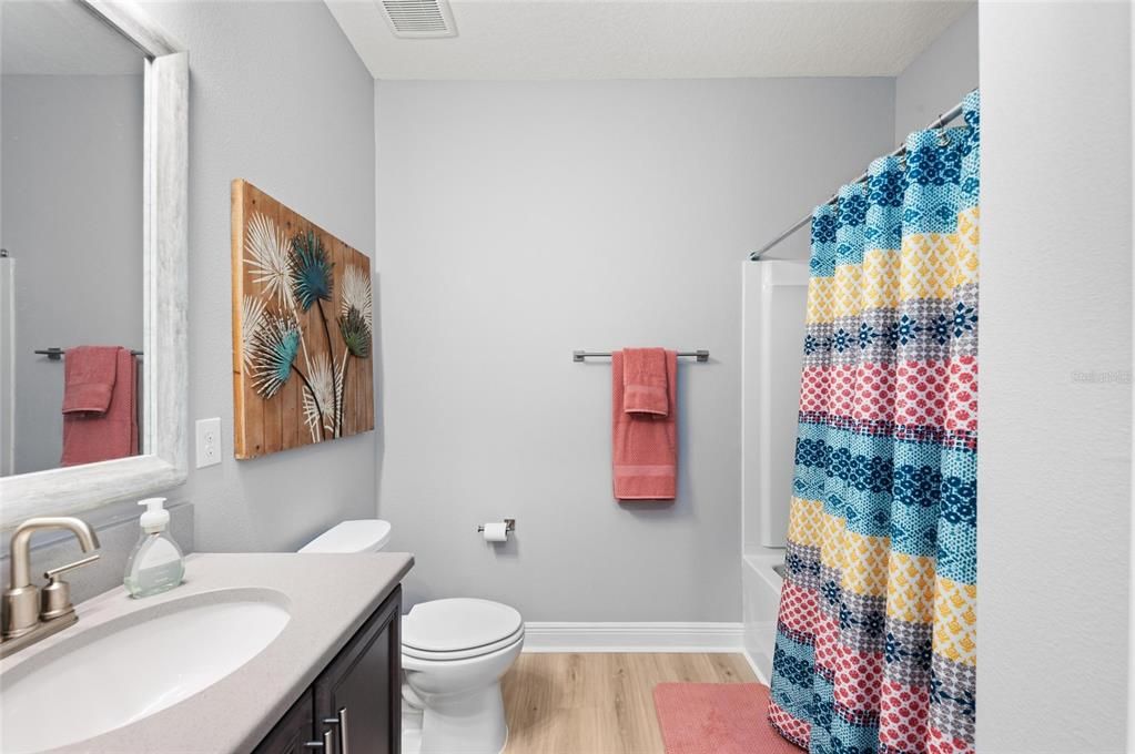 En Venta: $665,000 (4 camas, 3 baños, 2340 Pies cuadrados)