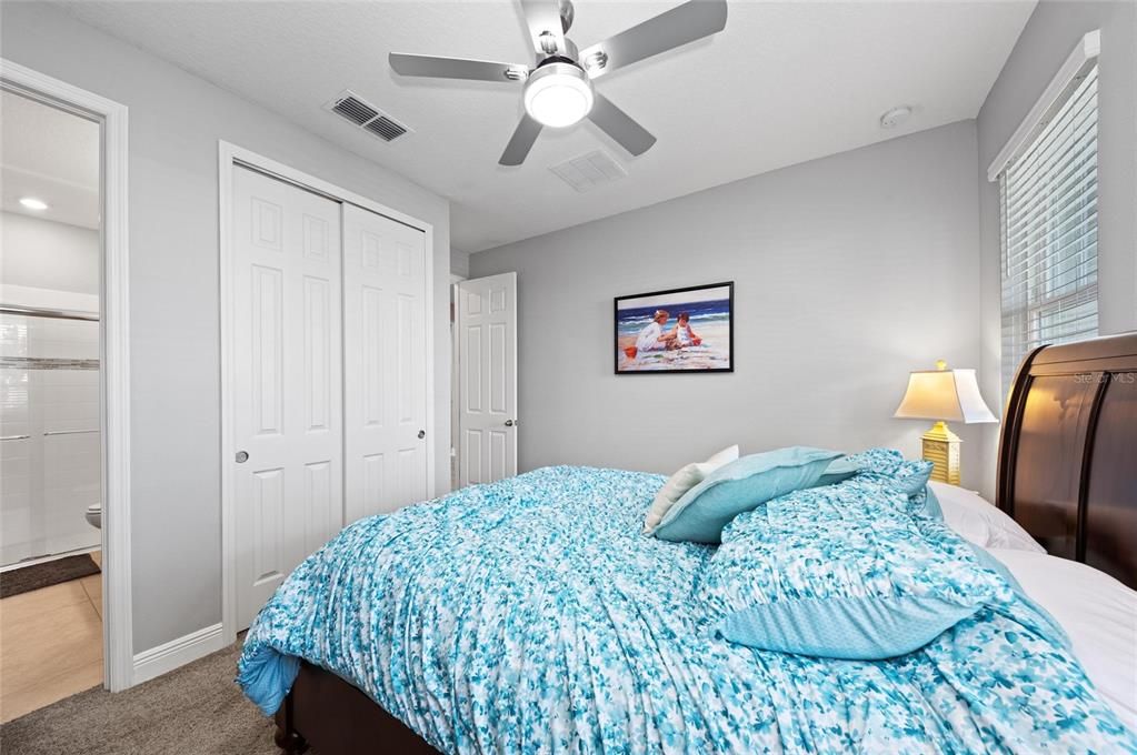 En Venta: $665,000 (4 camas, 3 baños, 2340 Pies cuadrados)