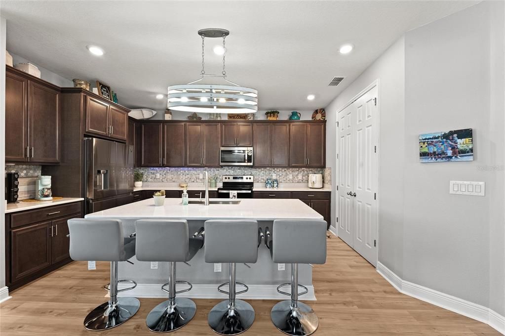 En Venta: $665,000 (4 camas, 3 baños, 2340 Pies cuadrados)