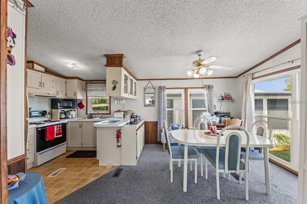 For Sale: $129,900 (2 beds, 1 baths, 708 Square Feet)