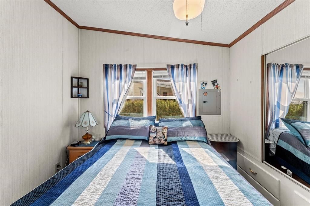 For Sale: $129,900 (2 beds, 1 baths, 708 Square Feet)