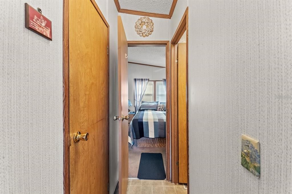 For Sale: $129,900 (2 beds, 1 baths, 708 Square Feet)