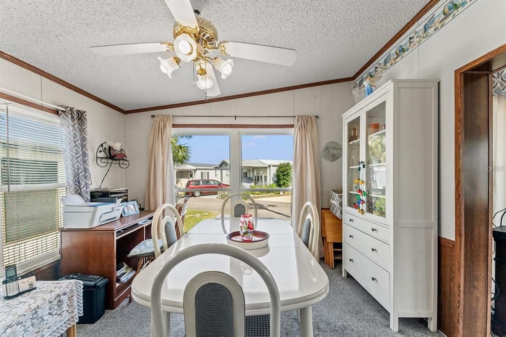 For Sale: $129,900 (2 beds, 1 baths, 708 Square Feet)