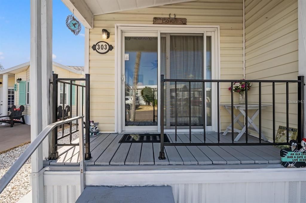 For Sale: $129,900 (2 beds, 1 baths, 708 Square Feet)