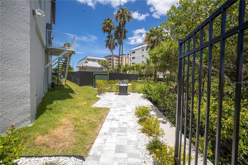 For Rent: $15,000 (4 beds, 2 baths, 2388 Square Feet)
