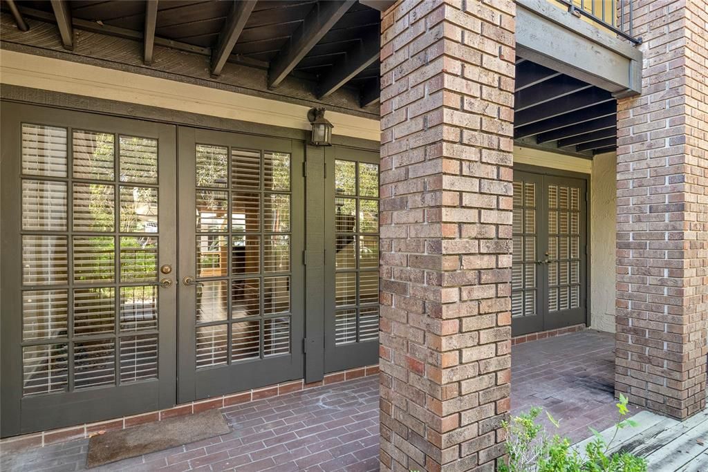 For Sale: $675,000 (3 beds, 3 baths, 2083 Square Feet)