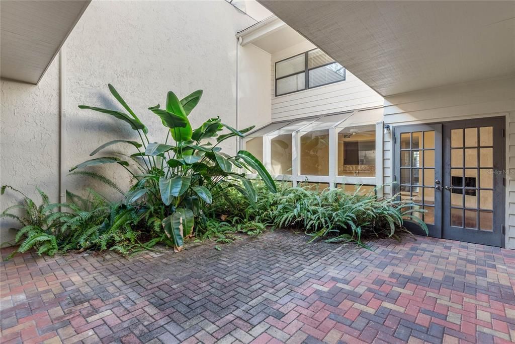 For Sale: $675,000 (3 beds, 3 baths, 2083 Square Feet)