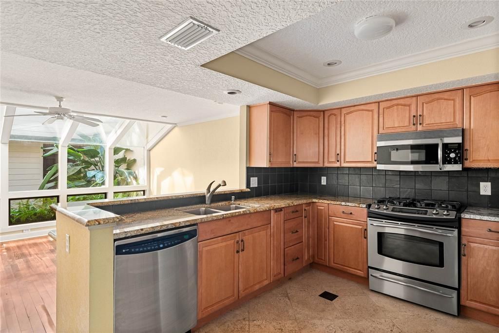 For Sale: $675,000 (3 beds, 3 baths, 2083 Square Feet)