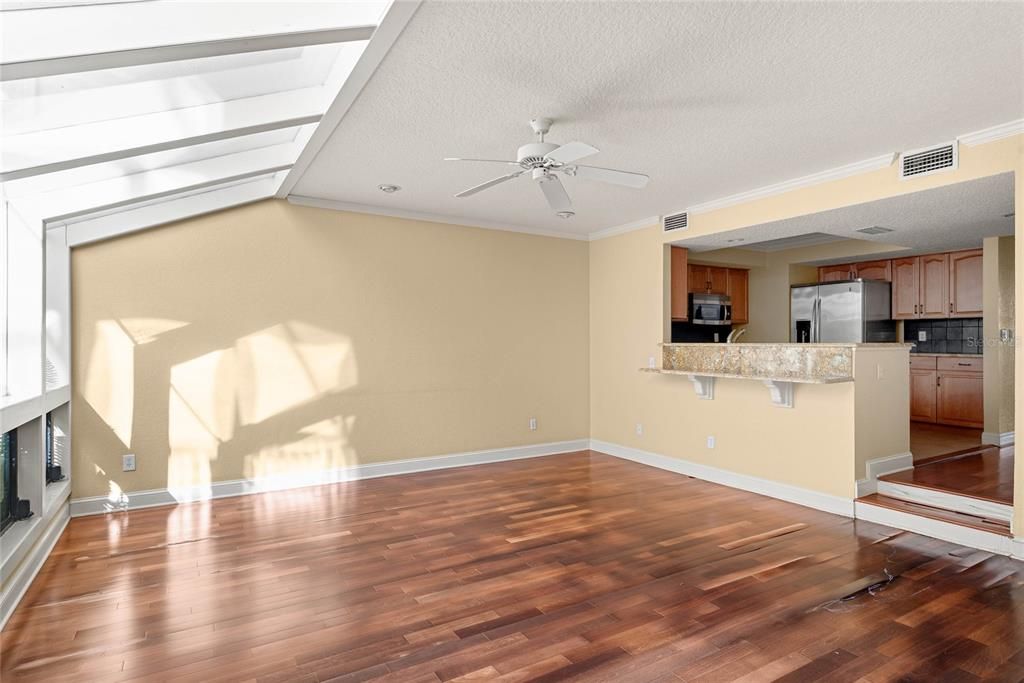 For Sale: $675,000 (3 beds, 3 baths, 2083 Square Feet)