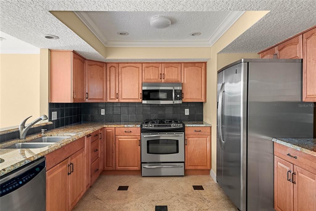 For Sale: $675,000 (3 beds, 3 baths, 2083 Square Feet)