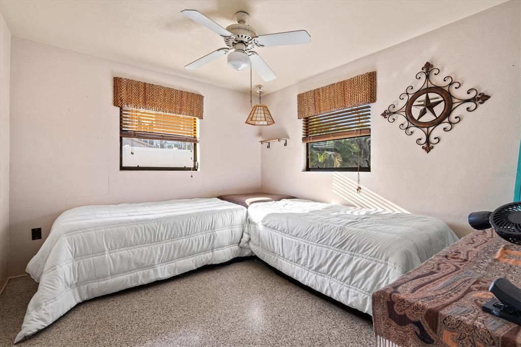 待售: $359,000 (3 贝兹, 1 浴室, 1040 平方英尺)