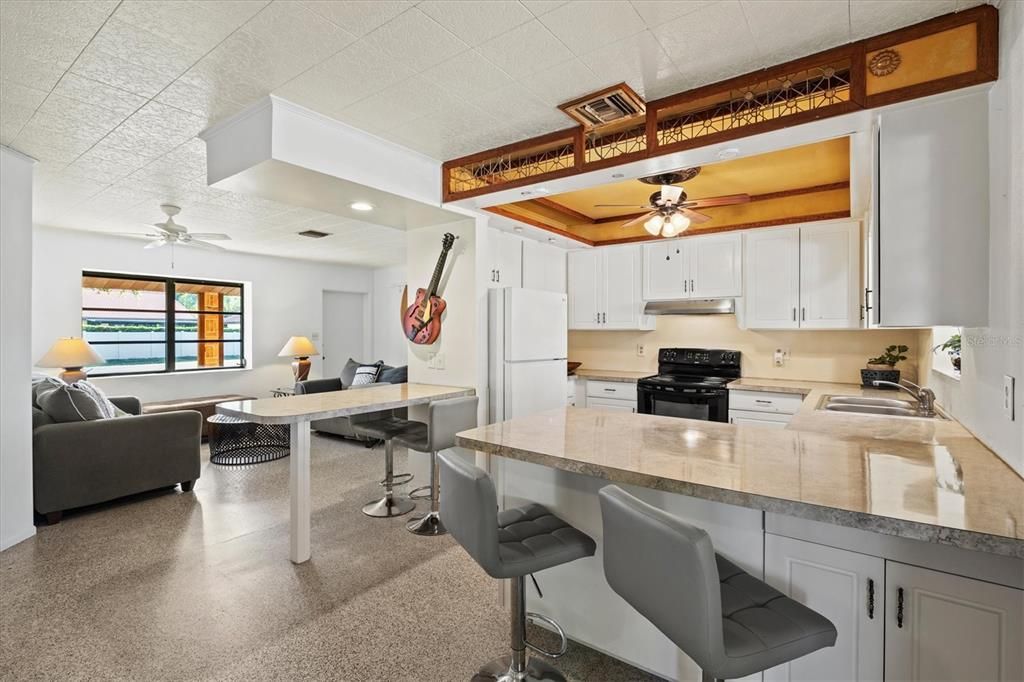 待售: $359,000 (3 贝兹, 1 浴室, 1040 平方英尺)