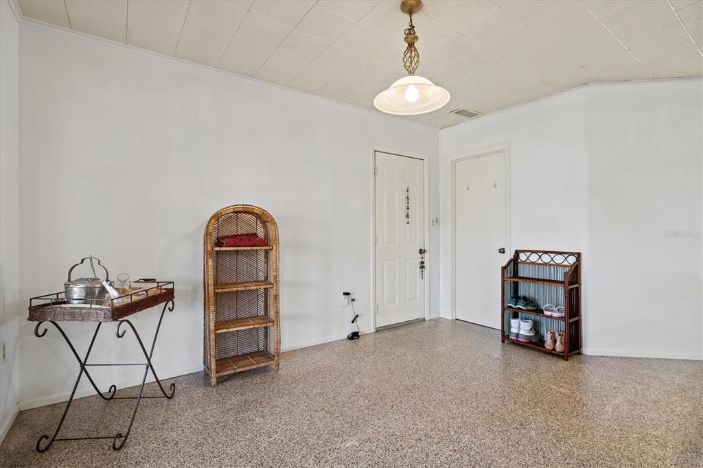 待售: $359,000 (3 贝兹, 1 浴室, 1040 平方英尺)