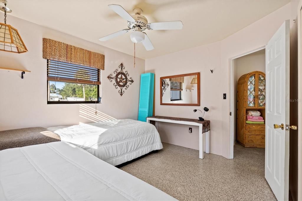 待售: $359,000 (3 贝兹, 1 浴室, 1040 平方英尺)