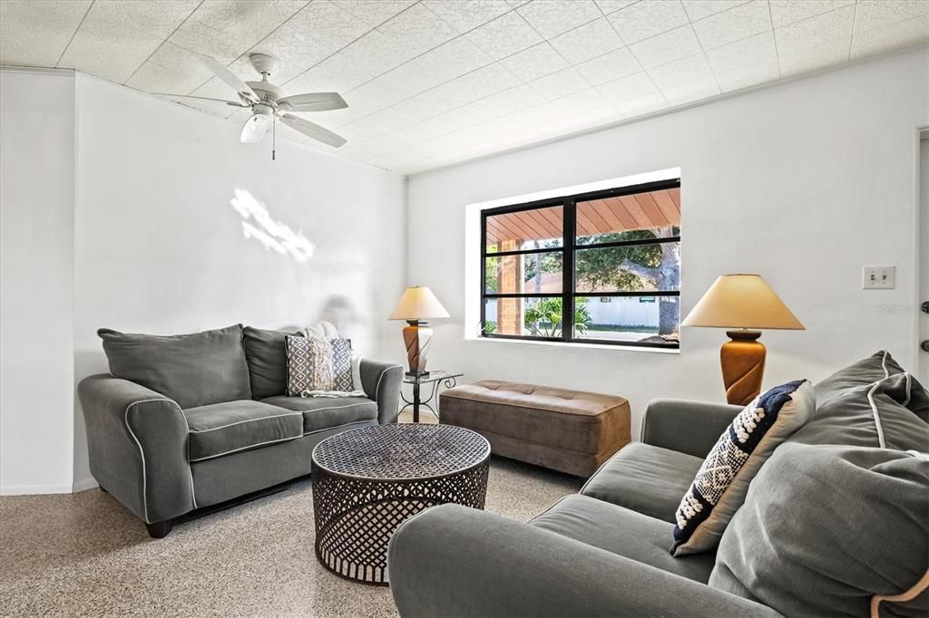 待售: $359,000 (3 贝兹, 1 浴室, 1040 平方英尺)