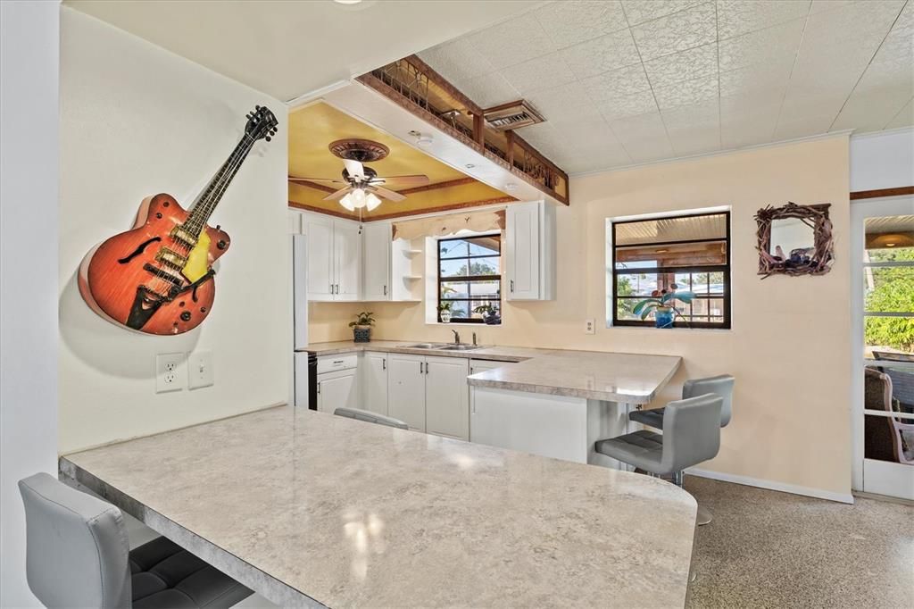 待售: $359,000 (3 贝兹, 1 浴室, 1040 平方英尺)