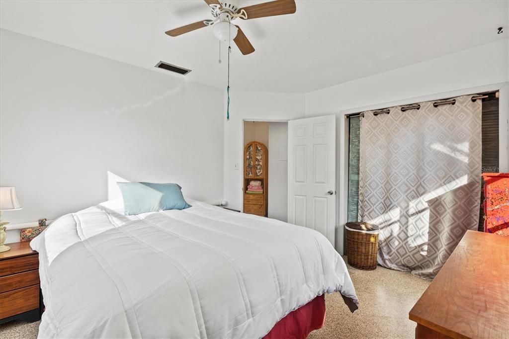 待售: $359,000 (3 贝兹, 1 浴室, 1040 平方英尺)