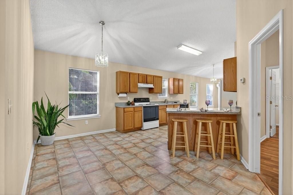 待售: $249,000 (2 贝兹, 2 浴室, 1185 平方英尺)