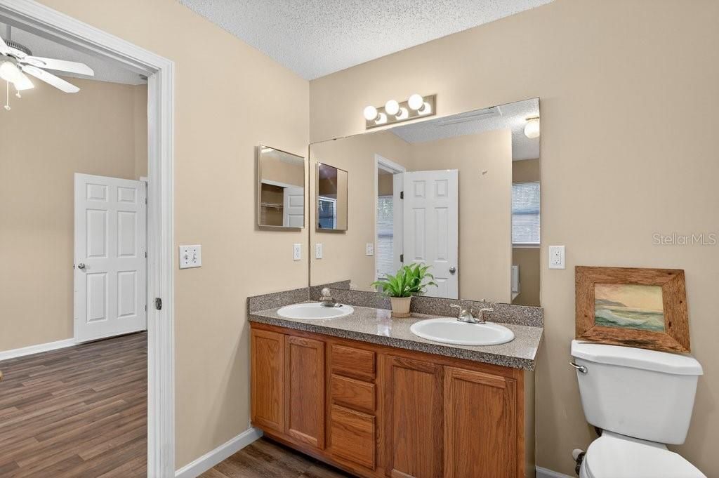 待售: $249,000 (2 贝兹, 2 浴室, 1185 平方英尺)