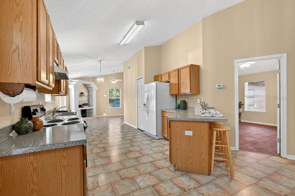 待售: $249,000 (2 贝兹, 2 浴室, 1185 平方英尺)