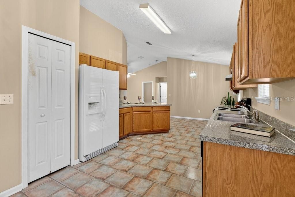 待售: $249,000 (2 贝兹, 2 浴室, 1185 平方英尺)