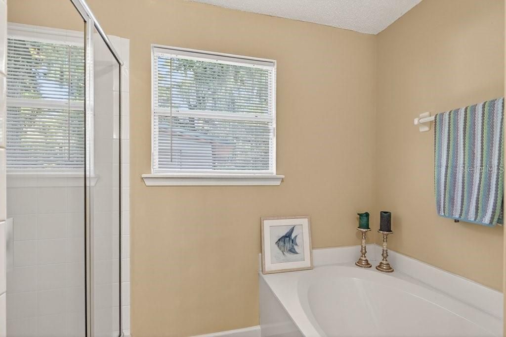 待售: $249,000 (2 贝兹, 2 浴室, 1185 平方英尺)