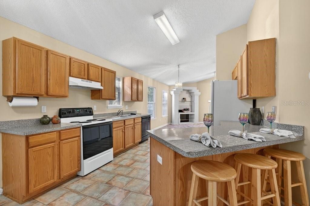 待售: $249,000 (2 贝兹, 2 浴室, 1185 平方英尺)