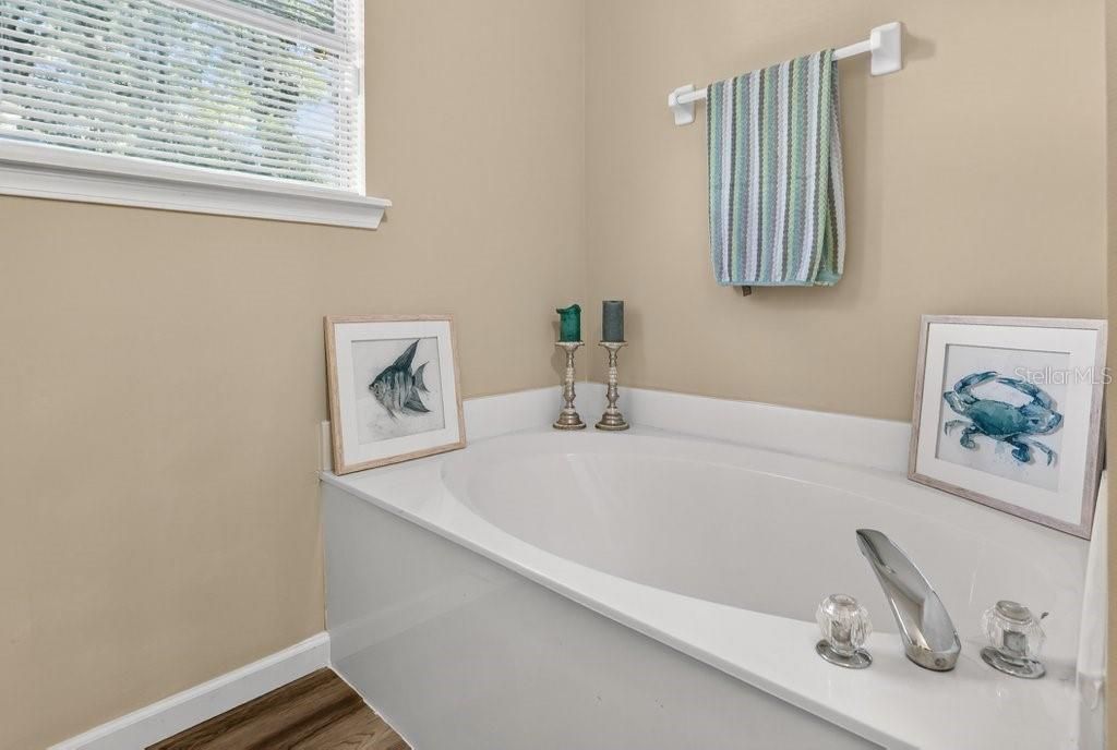 待售: $249,000 (2 贝兹, 2 浴室, 1185 平方英尺)