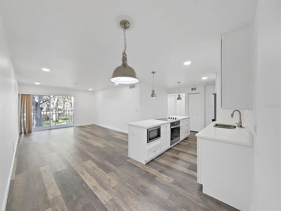 На продажу: $339,900 (2 спален, 2 ванн, 936 Квадратных фут)