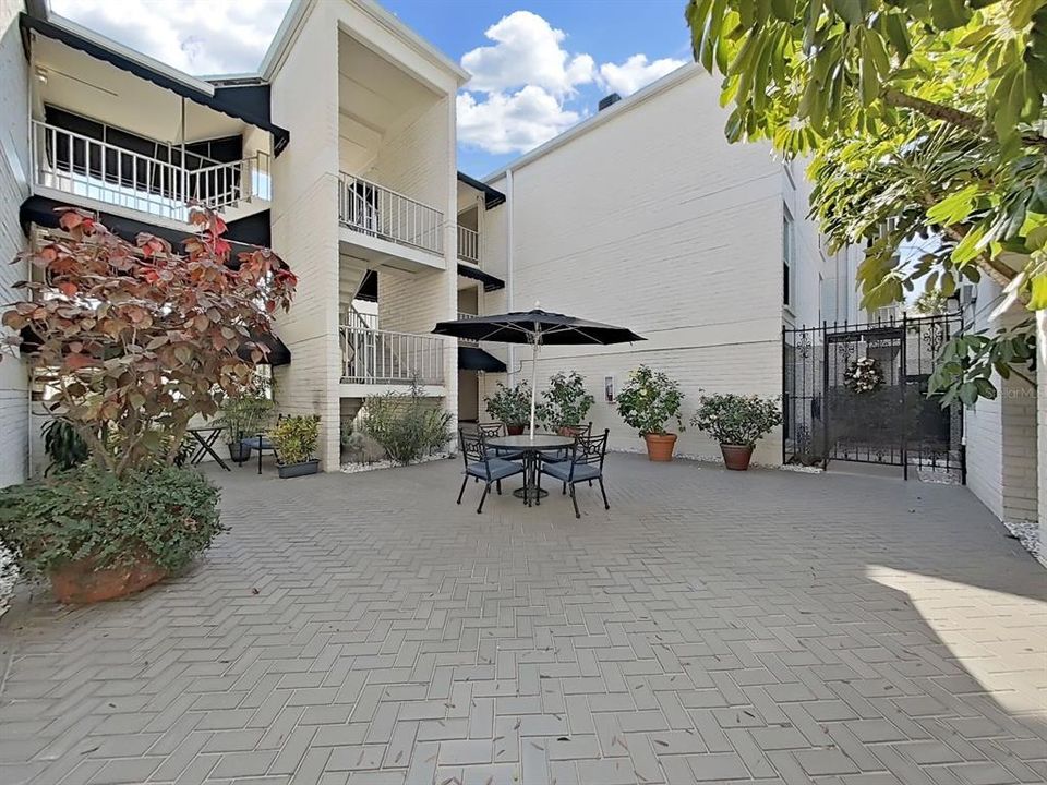 На продажу: $339,900 (2 спален, 2 ванн, 936 Квадратных фут)