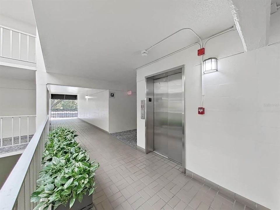 На продажу: $339,900 (2 спален, 2 ванн, 936 Квадратных фут)