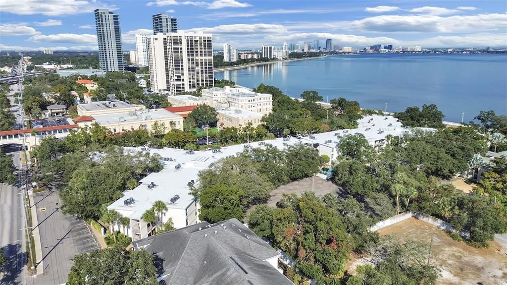 На продажу: $339,900 (2 спален, 2 ванн, 936 Квадратных фут)