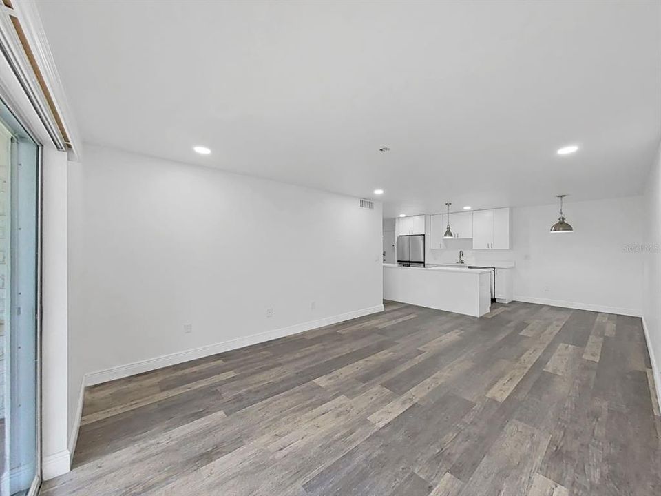 На продажу: $339,900 (2 спален, 2 ванн, 936 Квадратных фут)