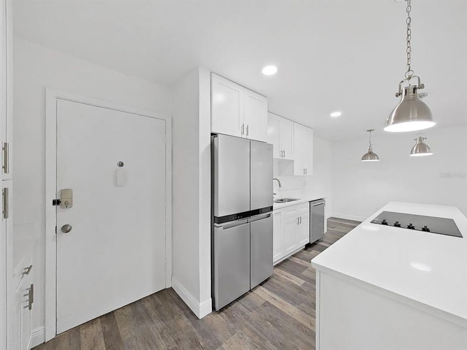 На продажу: $339,900 (2 спален, 2 ванн, 936 Квадратных фут)